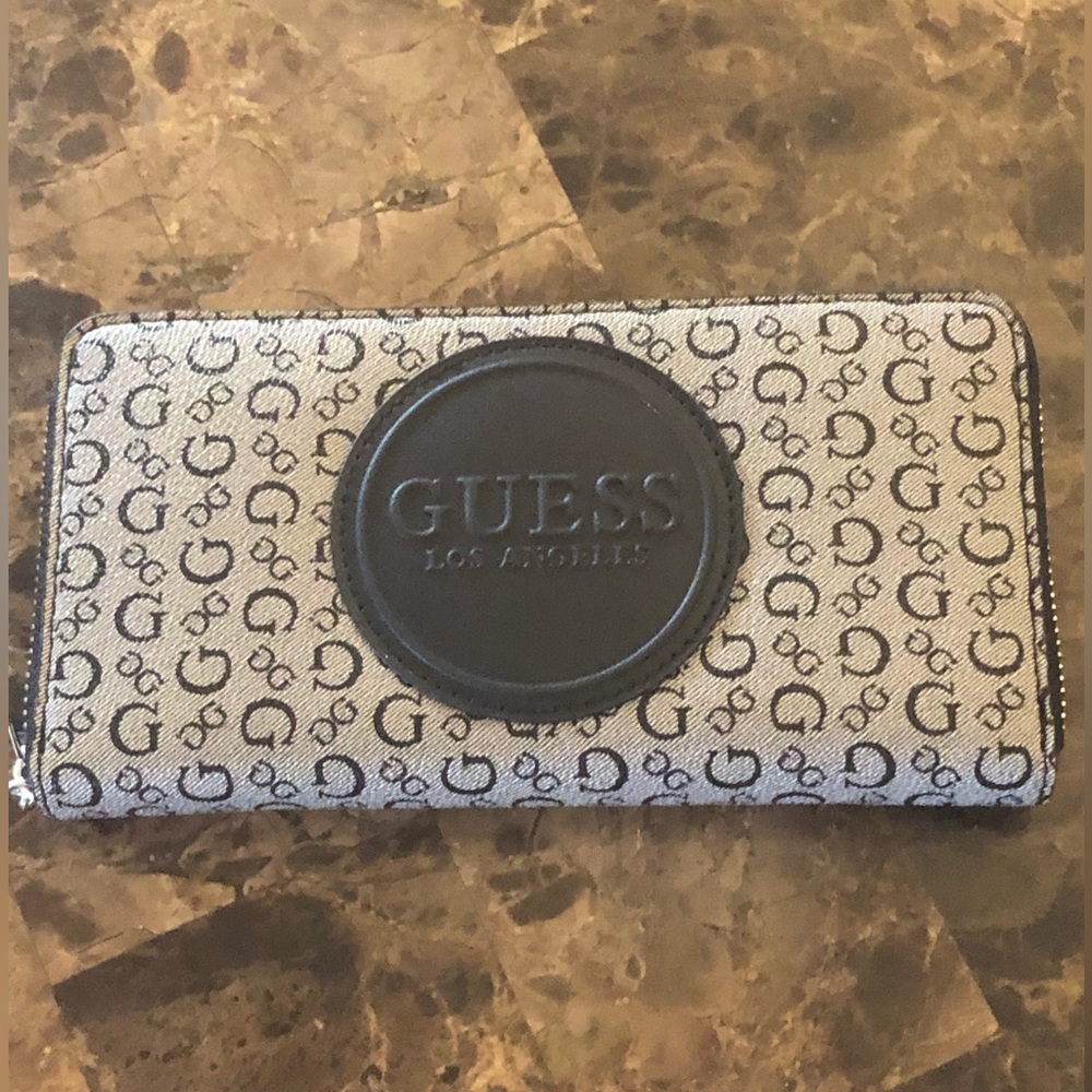 GUESS Monogram Wallet. NWOT. 8” x 4”. Zip around.